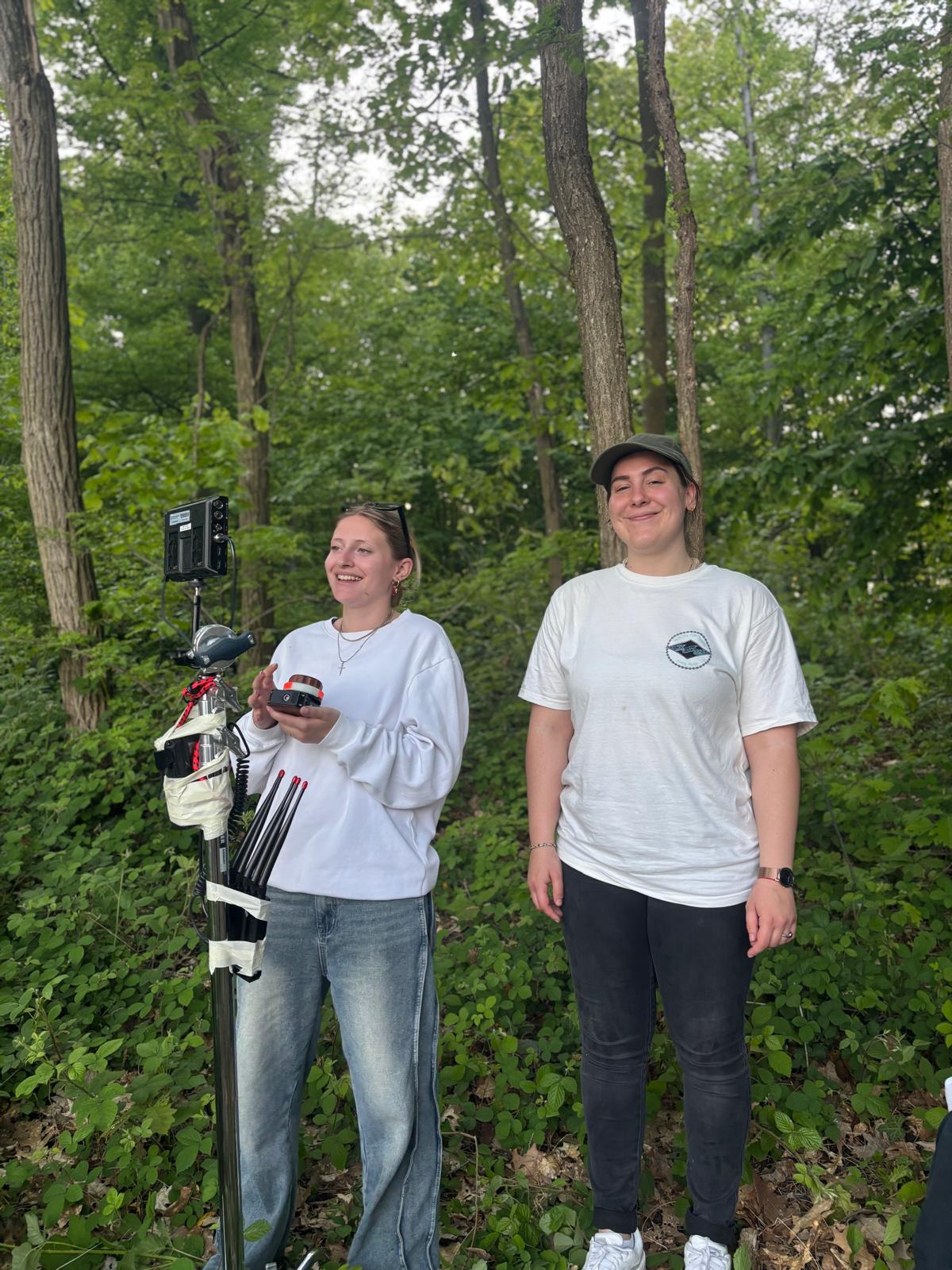 links: 1. Regieassistentin Claudia Tabacaru 
rechts: Regisseurin Sonja Buggle