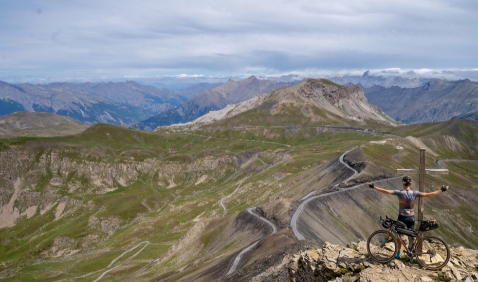 Gipfelglück statt Gedankenkarussell: Wie eine Radtour im Hochgebirge deine mentale Resilienz stärkt